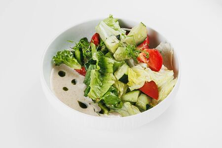 Деревенский салат из фермерских овощей 