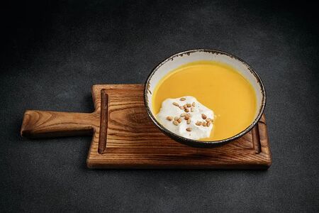 Тыквенный крем-суп с пармезаном