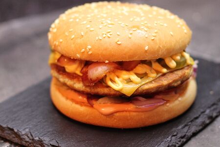 Биг бургер Гигант для настоящих мясоедов