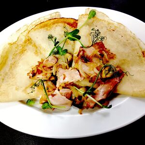 Блинчики с беконом и грибами