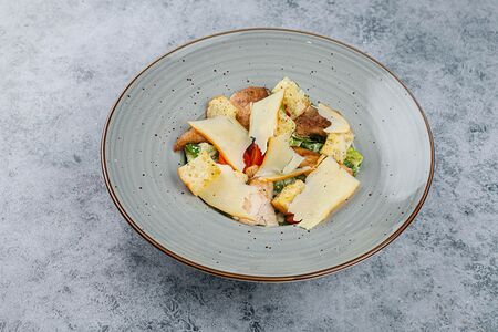 Салат Цезарь по-кавказски