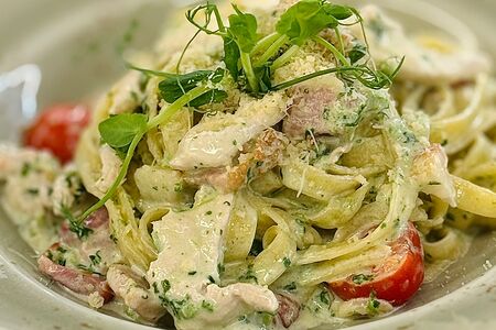 Паста с куриным филе по-тоскански