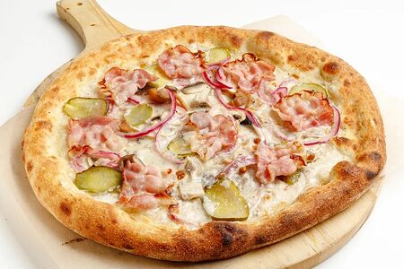 Пицца Деревенская с грибами и копченой грудинкой