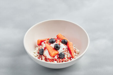 Творог с ягодами