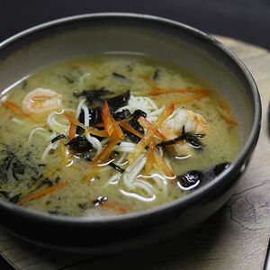 Суп с креветками и лапшой