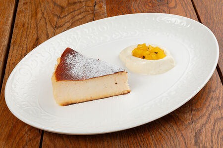 Баскский чизкейк с ананасом