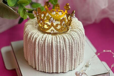  Муссовый бенто-торт с короной