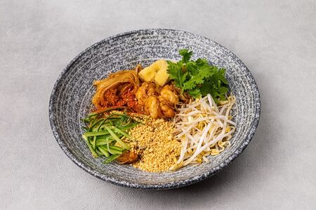 Пад тай с курицей 