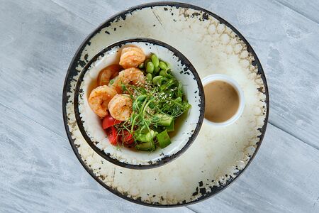 Поке боул с креветками от Чайханы Вадуд