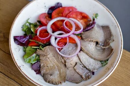 Салат с ростбифом и печеным перцем