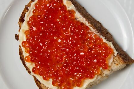 Бутерброд с икрой