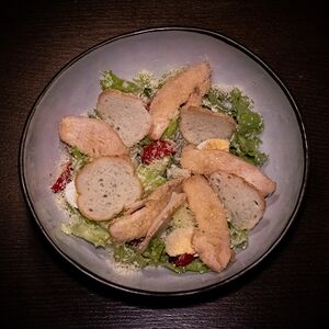 Техасский цезарь с курицей 