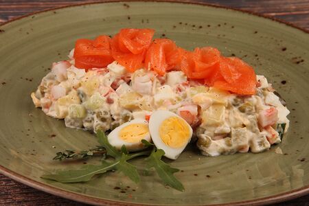 Оливье с тигровыми креветками, красной рыбой и трюфельным маслом