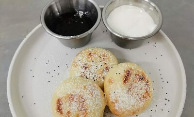 Сырники сметана и джем