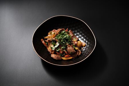 Теплый салат с телятиной