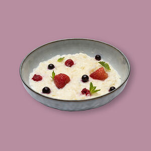 Рисовая каша с ягодами