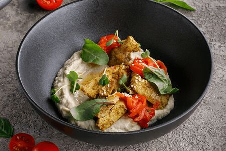 Мусс из печеных баклажанов с цыпленком карри