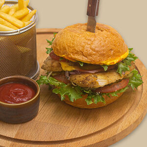 Чикенбургер с картофелем фри