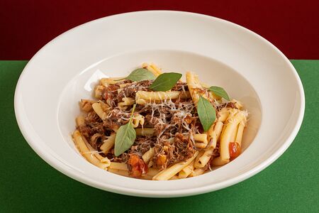 Паста казаречче с томленым мясом