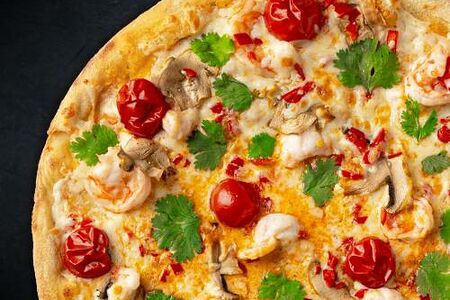 Том ям с креветками 30 см (тонкое тесто)