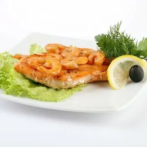 Стейк из семги с креветками