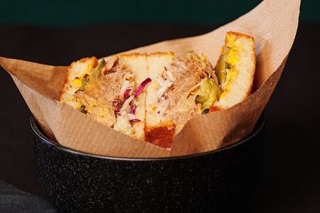 Сэндвич с рваной свининой New