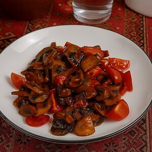 Салат с жареными грибами