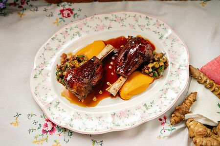 Ножки ягненка с пюре из батата