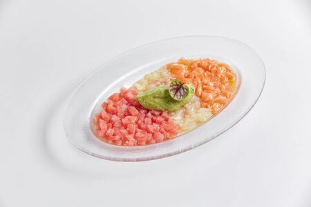 Трио тартар из лосося, тунца и дорадо