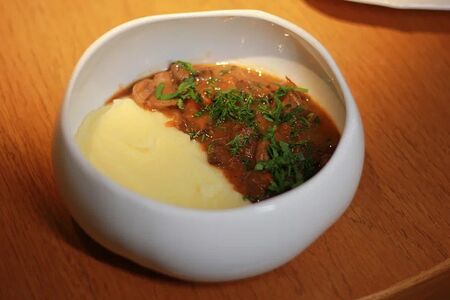 Бёф бургиньон с картофельным пюре  