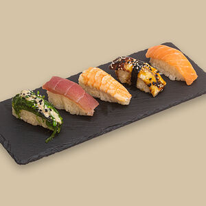 Суши нигири с угрем