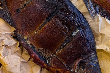 Лещ горячего копчения 