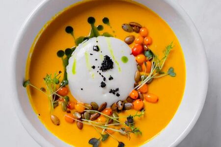 Крем-суп из тыквы с сахалинской креветкой и облепихой 