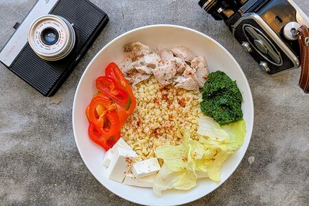 Булгур с индейкой, печеным перцем и фетой