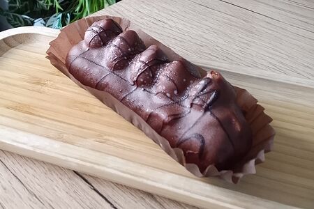 Эклер карамельный 