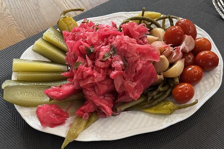 Букет маринованных овощей