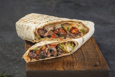 Шаурма с говядиной и сыром