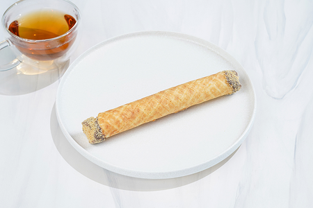 Вафельная трубочка со сгущенкой