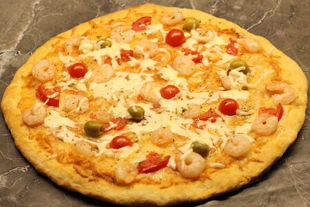 Пицца с креветками