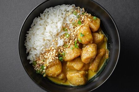 Курица карри с арахисом и рисом 