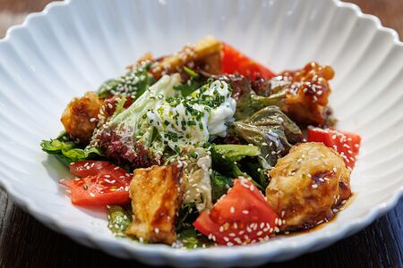 Салат с хрустящими баклажанами