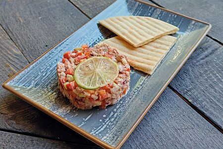 Закуска из тунца