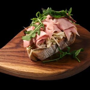 Брускетта с мортаделлой