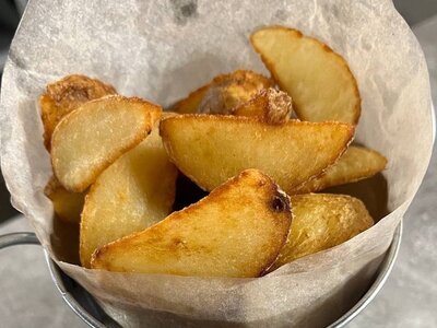 Картофельные дольки с соусом 