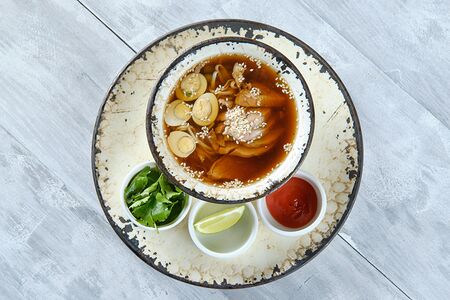 Суп рамен с куриной грудкой и лапшой