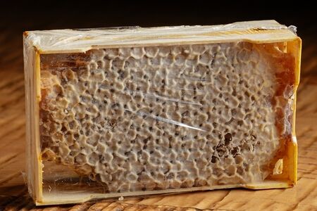 Мёд в сотах
