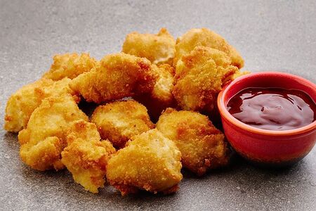 Попкорн куриный в темпуре с соусом