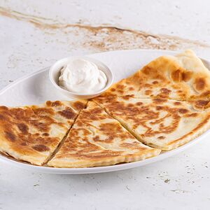 Лепешка с тремя сырами 