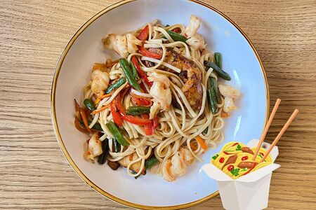 Вок с креветками