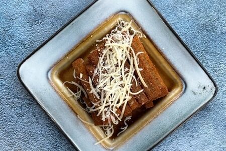 Гренки ржаные с пармезаном